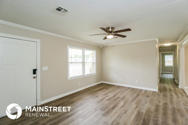Building Photo - 6509 S McLemore Dr