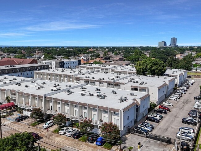 Building Photo - 3805 Houma Blvd