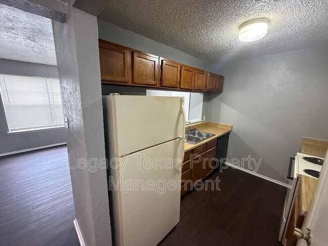 Building Photo - 1715 Short St