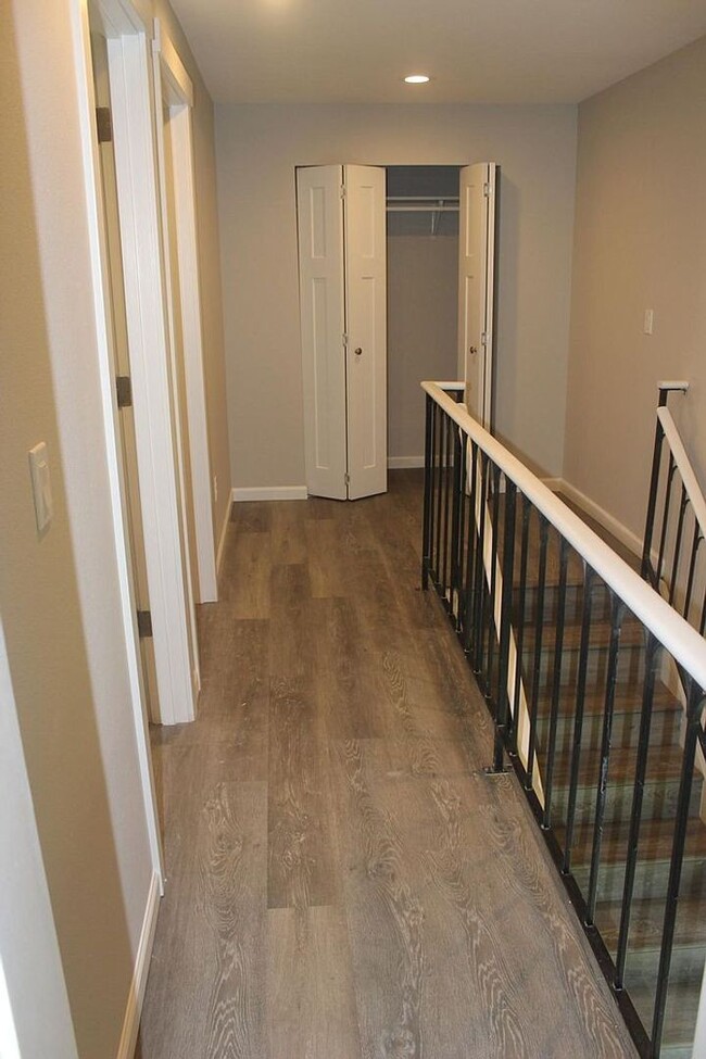 Building Photo - Updated 2BD 1.5BA townhouse in Heart of Be...