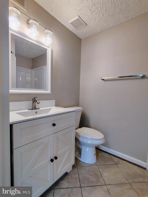 Building Photo - 12407 Hickory Tree Way