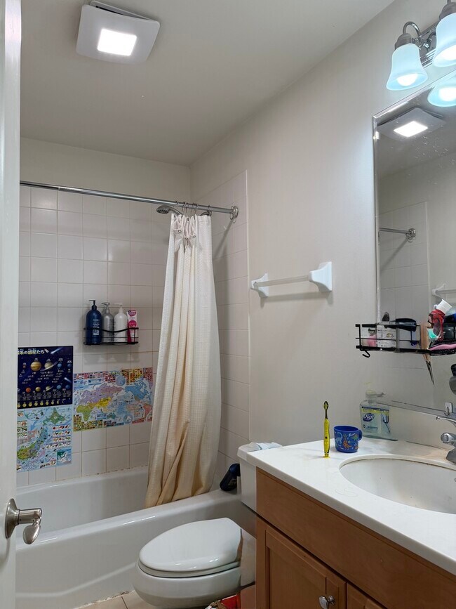 Building Photo - 2573 Waterbury Ln