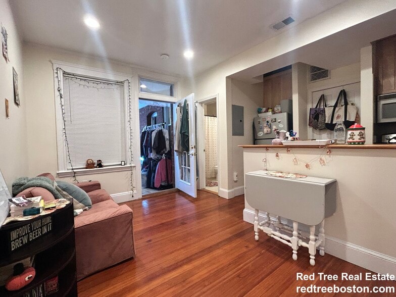 Unit 4 - 191 Winthrop Rd