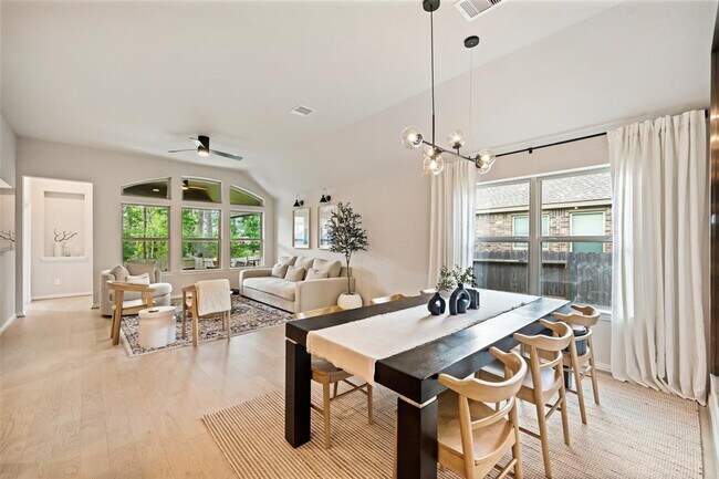 Building Photo - 531 Carina Gaze Dr