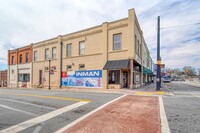 Building Photo - Quaint 2 Bedroom/1 Bath Flat Downtown Inman