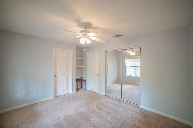 Building Photo - 741 White Dr