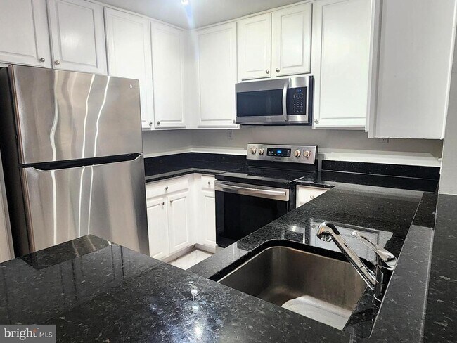 Building Photo - 18512 Boysenberry Dr