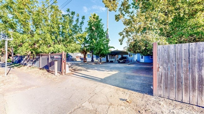 Building Photo - 1720 Ditty Ave