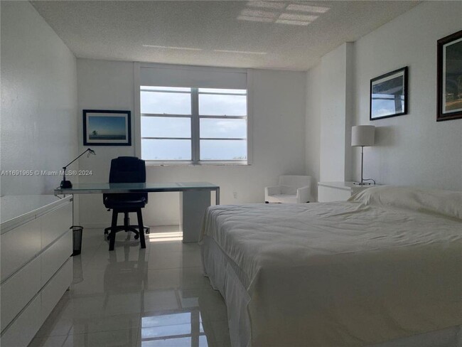 Building Photo - 2 bedroom in Sunny Isles Beach FL 33160