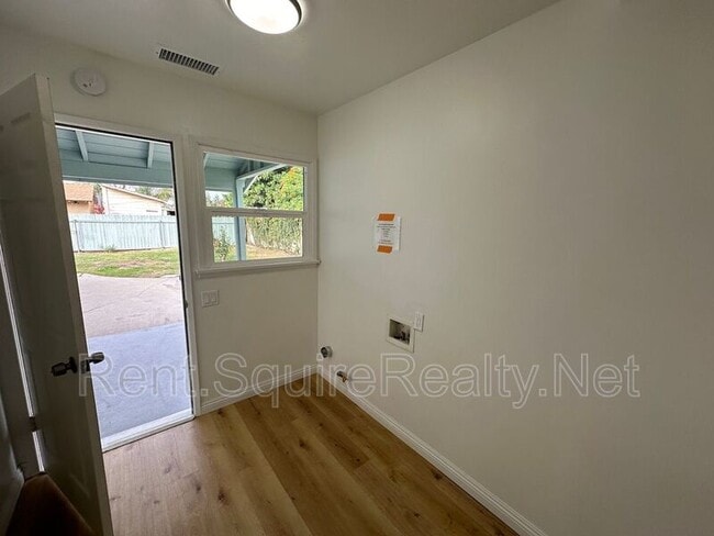 Building Photo - 747 E Benbow St