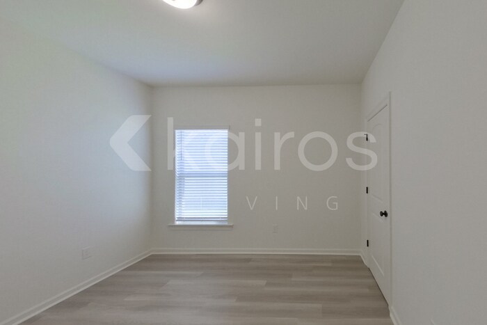 Building Photo - 129 Salvat Dr