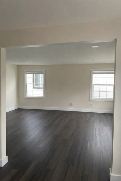 Building Photo - 255 Southview Pl S