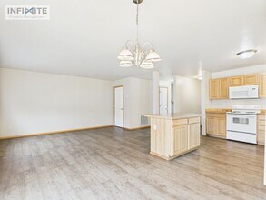 Building Photo - 3-Bedroom Condo in the Heart of Belgrade –...