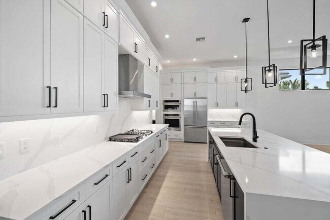 Building Photo - 13613 Le Christine Dr