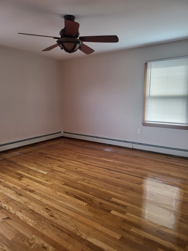 Building Photo - 471 North Ave