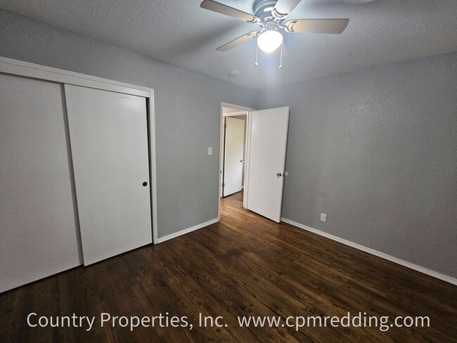 Building Photo - Garden Tract 3-Bedroom House with Hardwood...