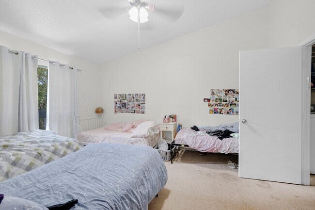 Building Photo - 7690 Lago Del Mar Dr