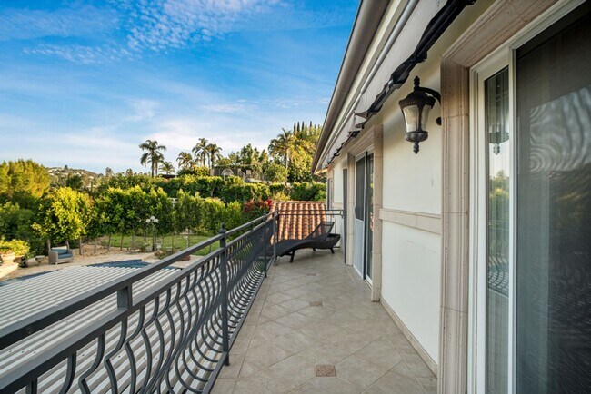 Building Photo - PRIVATE AND TRANQUIL COMPLETELY RENOVATED ...
