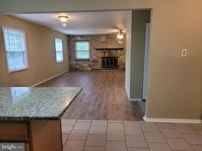 Building Photo - 47 Holstone Ln