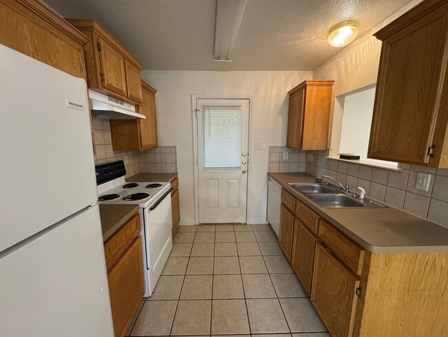 Building Photo - 311 Cedar Ridge Dr