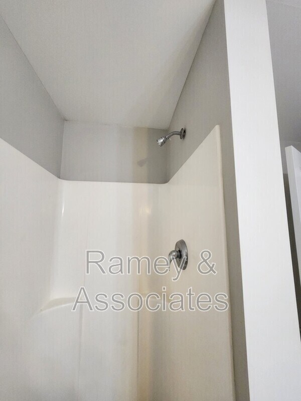 Building Photo - 3802 Falcon Crest Dr