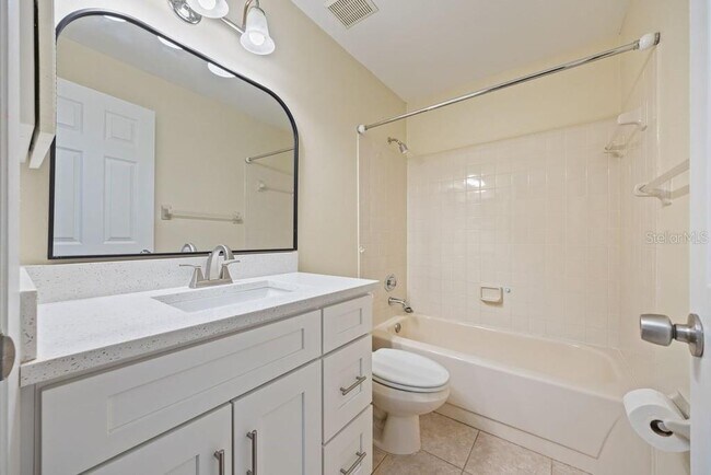 Building Photo - 4071 Shoreside Cir