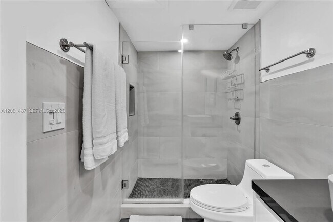 Building Photo - 2301 Collins Ave
