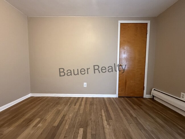 Building Photo - 4 Bedroom, Crestview School District