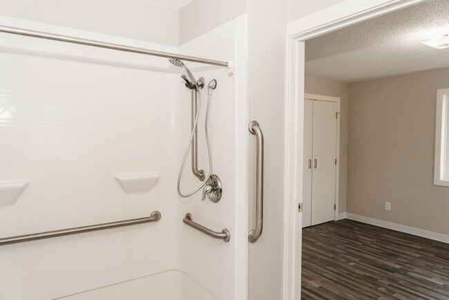 Building Photo - Marshall Commons 1003