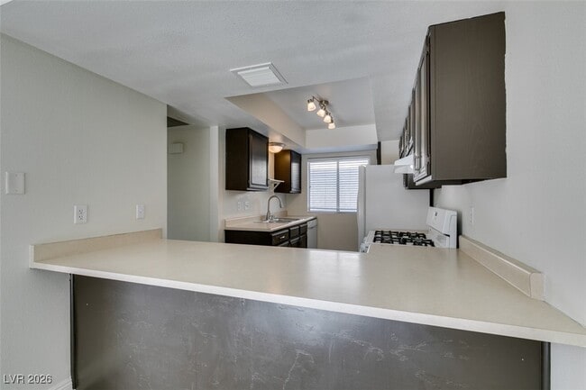 Building Photo - 764 Lawrence Dr