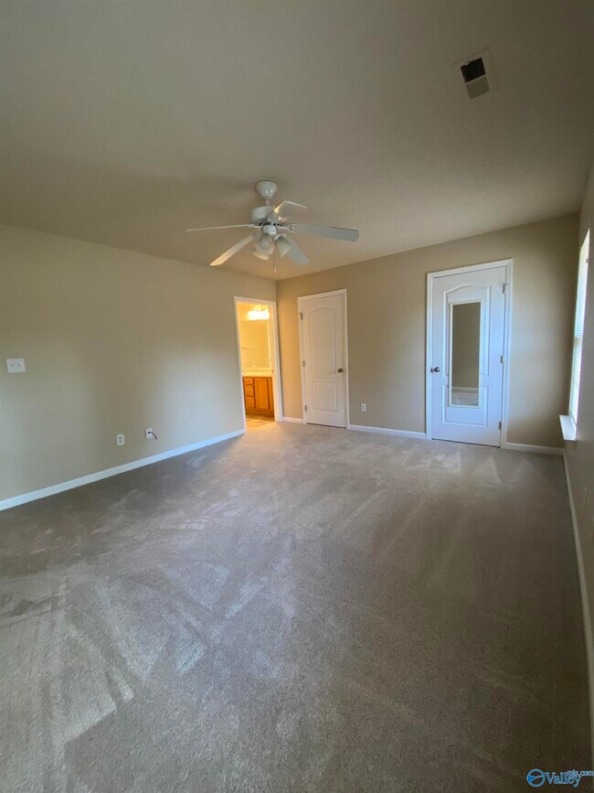 Building Photo - 208 Glen Meadows Ln