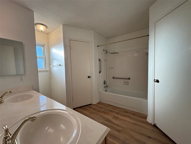 Building Photo - 15662 Pebble Lake Dr