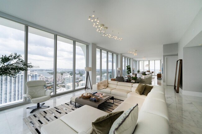 Building Photo - 16901 Collins Ave