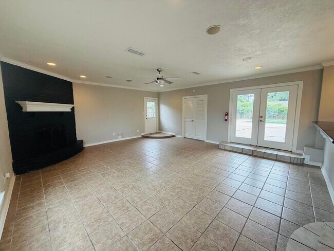 Building Photo - 5080 Browning Dr