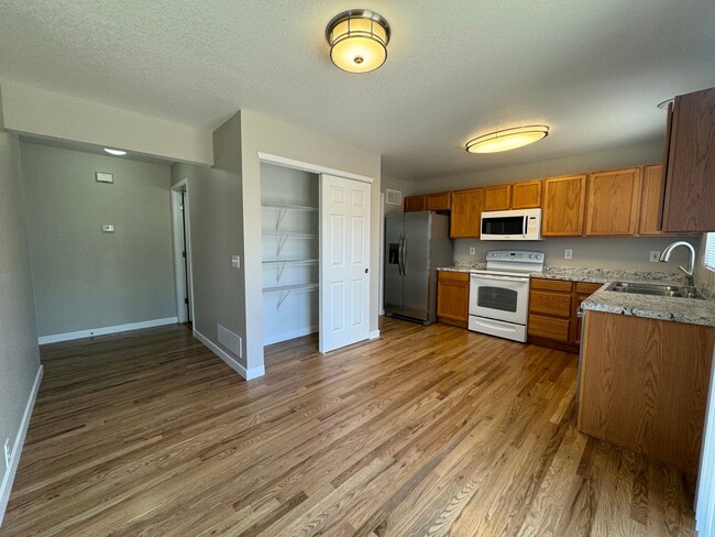 Building Photo - Updated 3 Bedroom in Stetson Hills