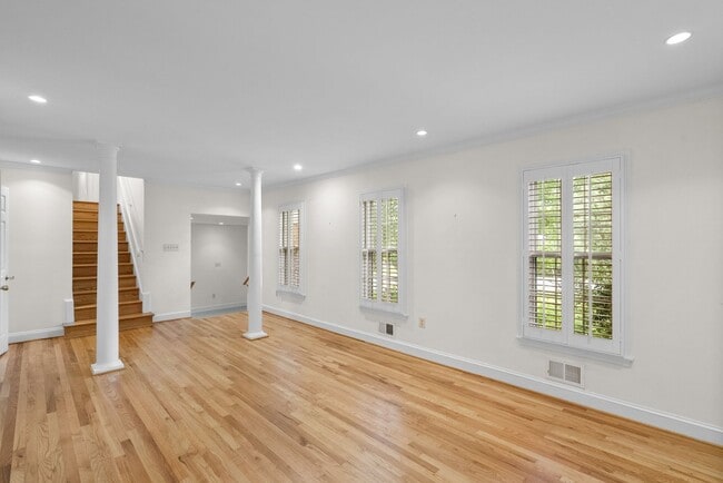 Building Photo - 4 Bed 3 Bath - Silver Spring Single Family...