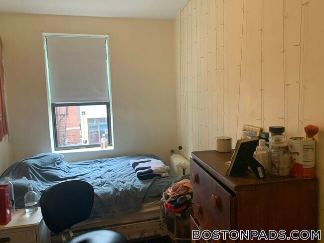 Building Photo - 220 Hanover St