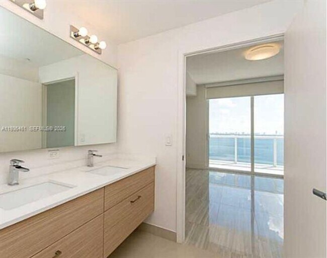 Building Photo - 600 NE 27th St