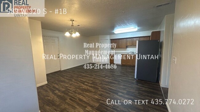 Building Photo - 320 S Vernal Ave