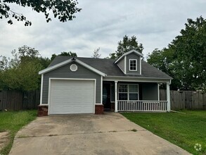 Building Photo - Cute 3/2 House at Veteran's Park