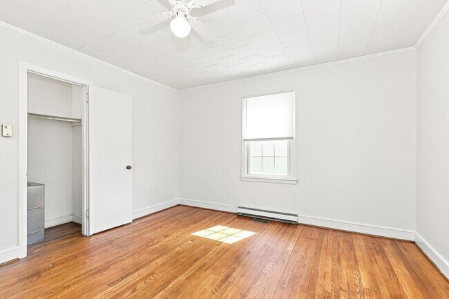 Building Photo - 403 W Pine St