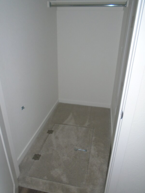 Building Photo - 5387 Euclid Dr