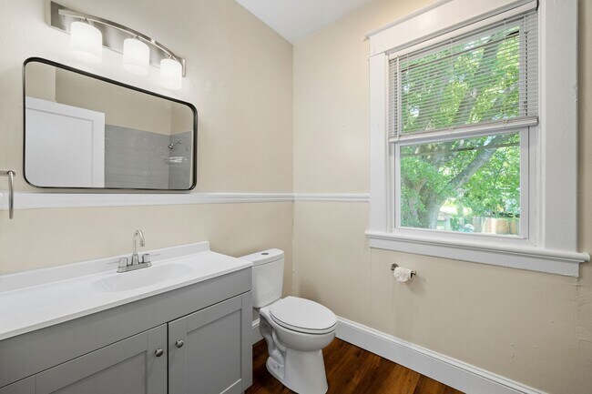 Building Photo - Completely Renovated 3 Bedroom Home in Hig...