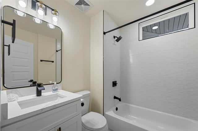 Building Photo - 2912 Charles Dr