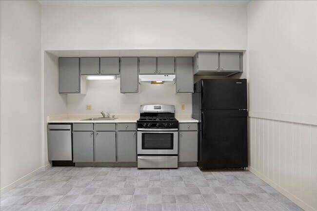 Building Photo - 308-1820 Spruce St