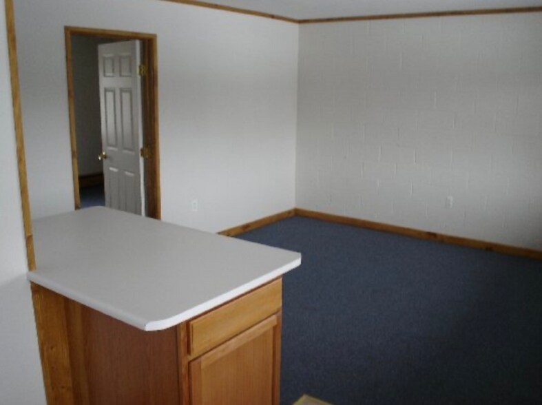 Building Photo - 80 Riverside Dr