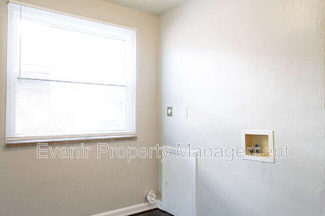 Building Photo - 113 Niagara Ave
