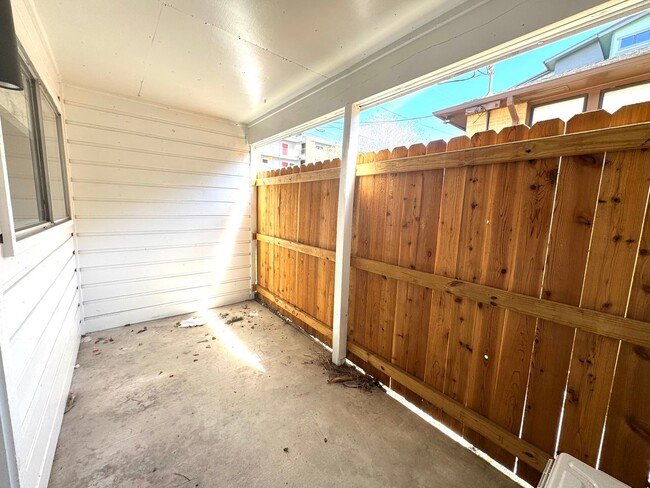 Building Photo - Remodeled Condo 2 Blocks to St. David's Me...
