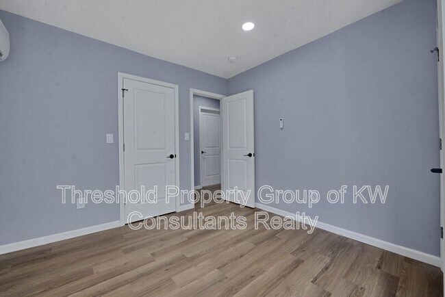 Building Photo - 786 Thomas Ave