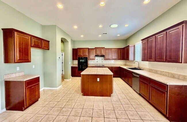 Building Photo - 5916 W Fetlock Trail